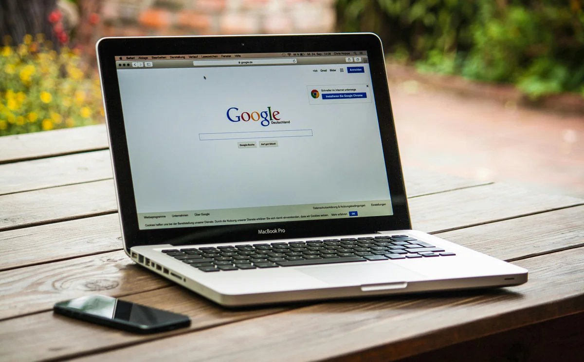 A Google mostantól vizsgálja, hogy a tartalom MI által generált-e blog bejegyzés kiemelt képe